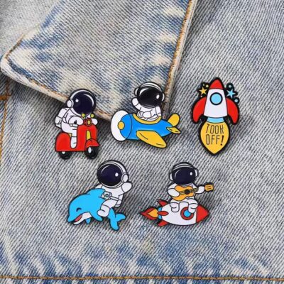 Cartoon Astronaut Enamel Metal Pin – Fun and Colorful Space Design