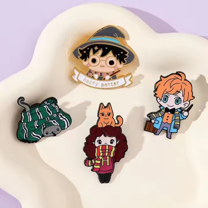 High quality cartoon enamel metal lapel pin for apparel or gift use