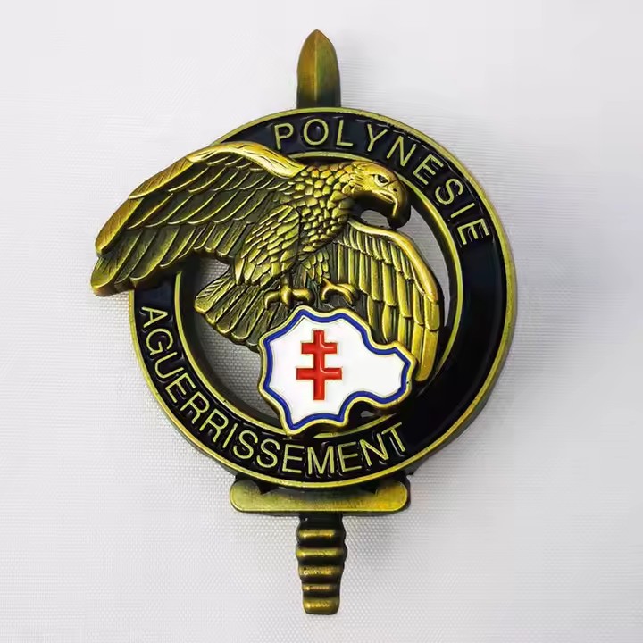 Custom 3D Die-Cast Soft Enamel Metal Badge