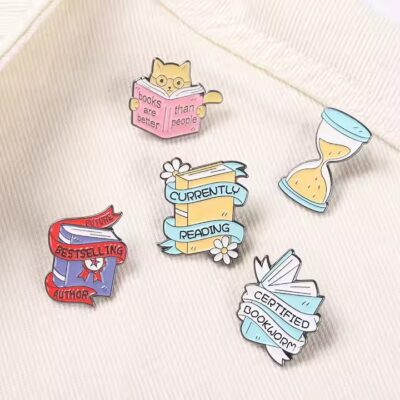 Custom enamel metal student badge pin with school emblem