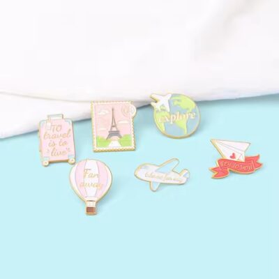 Custom travel enamel metal pin souvenir with vivid colors