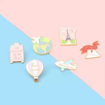 Custom travel enamel metal pin souvenir with vivid colors