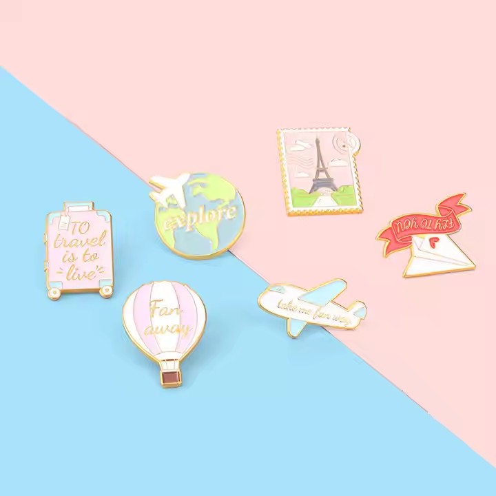 Custom travel enamel metal pin souvenir with vivid colors