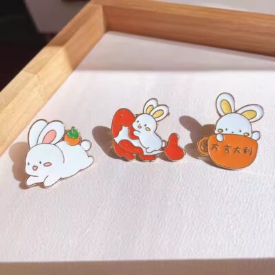 Custom cartoon soft enamel rabbit metal pin with printed design