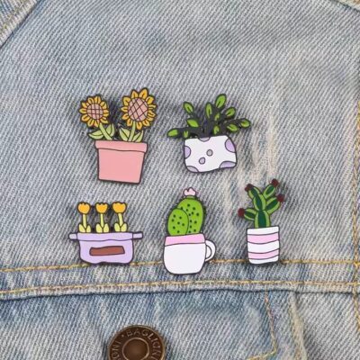 Fashion decorative custom metal badge pin with enamel finish